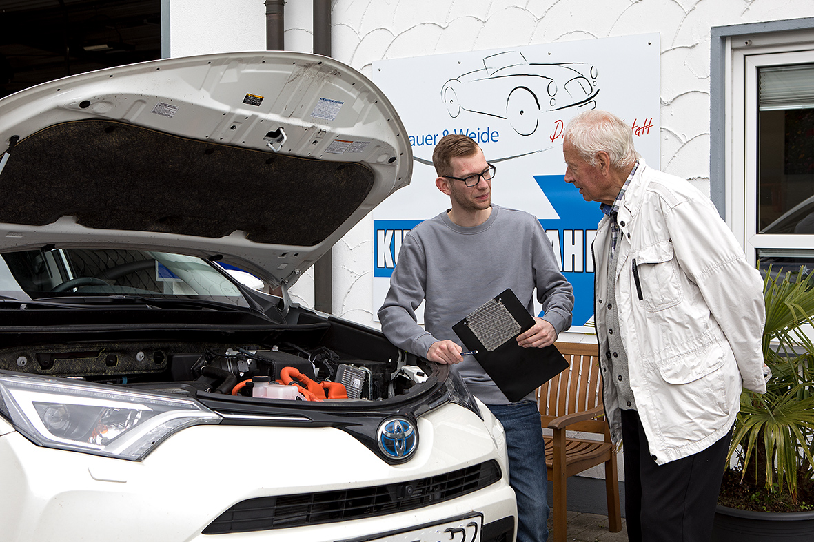 Kundenberatung am Fahrzeug